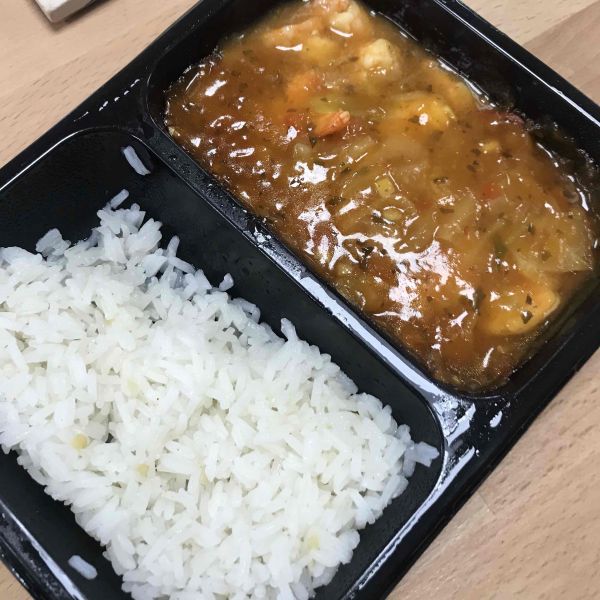 Crevettes sauce piquante et riz thaï